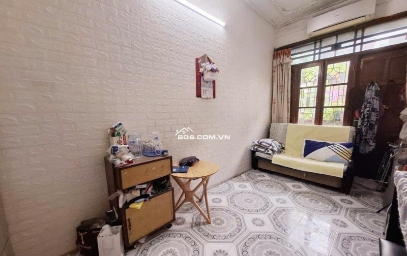 Nhà mặt phố Tôn Đức Thăng, 5 tầng ở + KD, vỉa hè rộng, sổ vuông A4, CHỈ 9,96tỷ